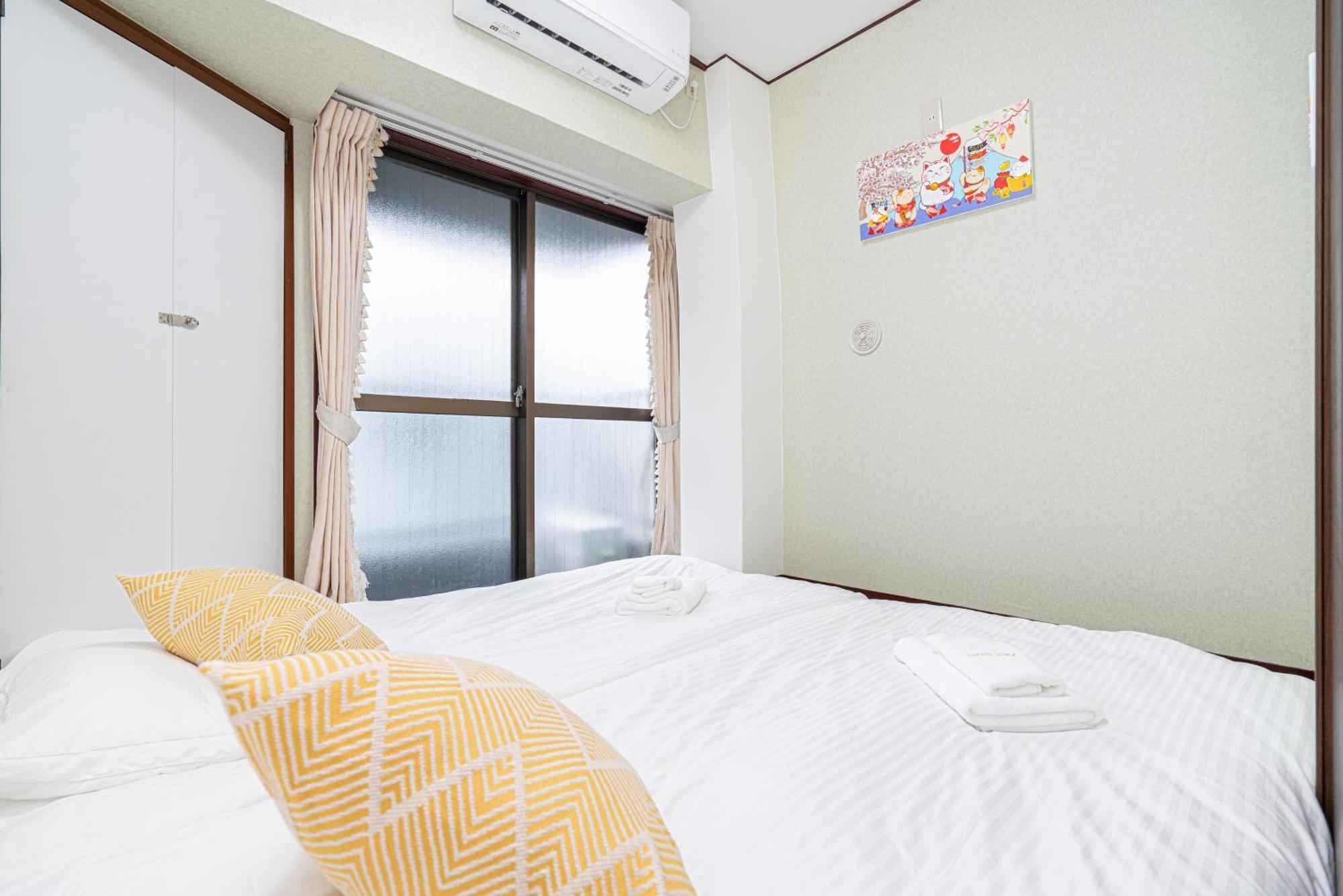 Shinjuku Convenience Hub: Steps From Shinokubo Station Apartment *
