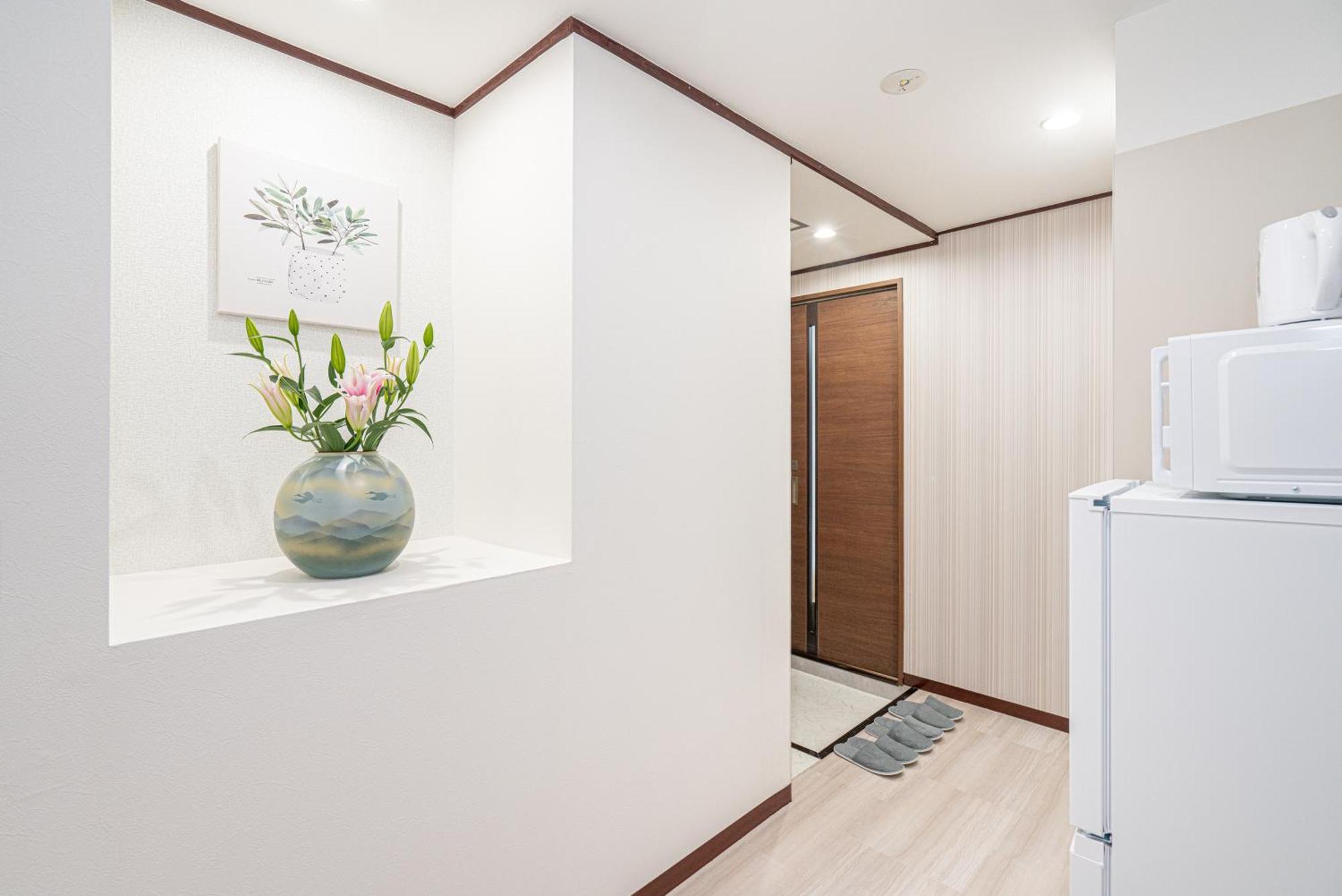 Shinjuku Convenience Hub: Steps From Shinokubo Station *