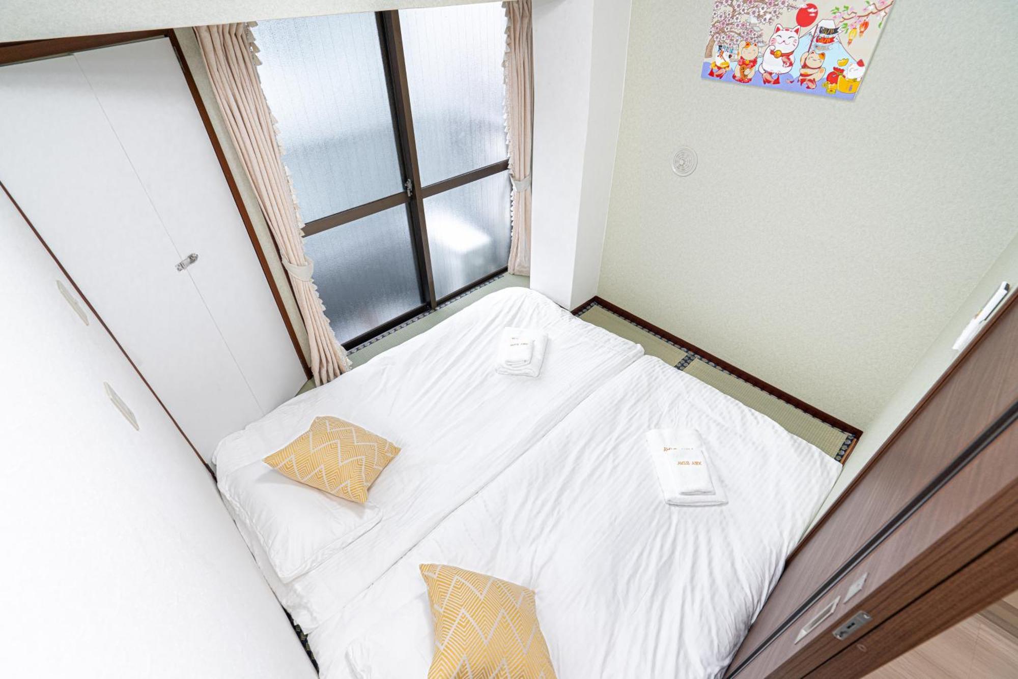 Shinjuku Convenience Hub: Steps From Shinokubo Station Apartment