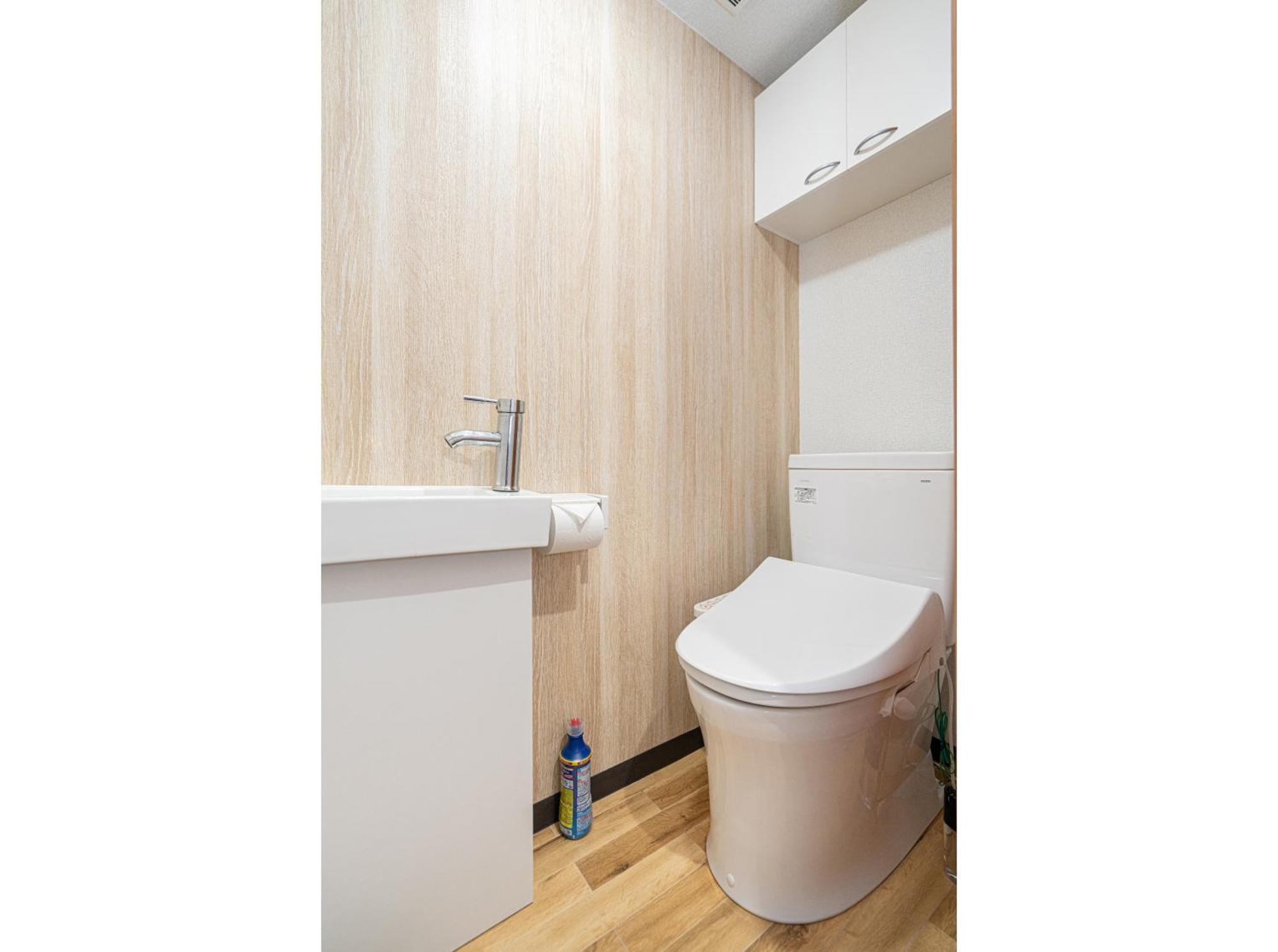 Shinjuku Convenience Hub: Steps From Shinokubo Station Apartment