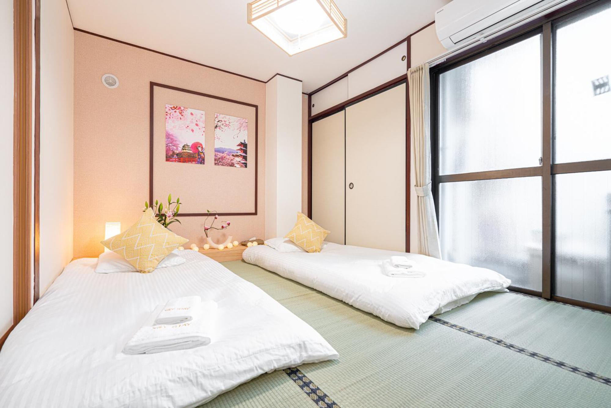 Shinjuku Convenience Hub: Steps From Shinokubo Station *