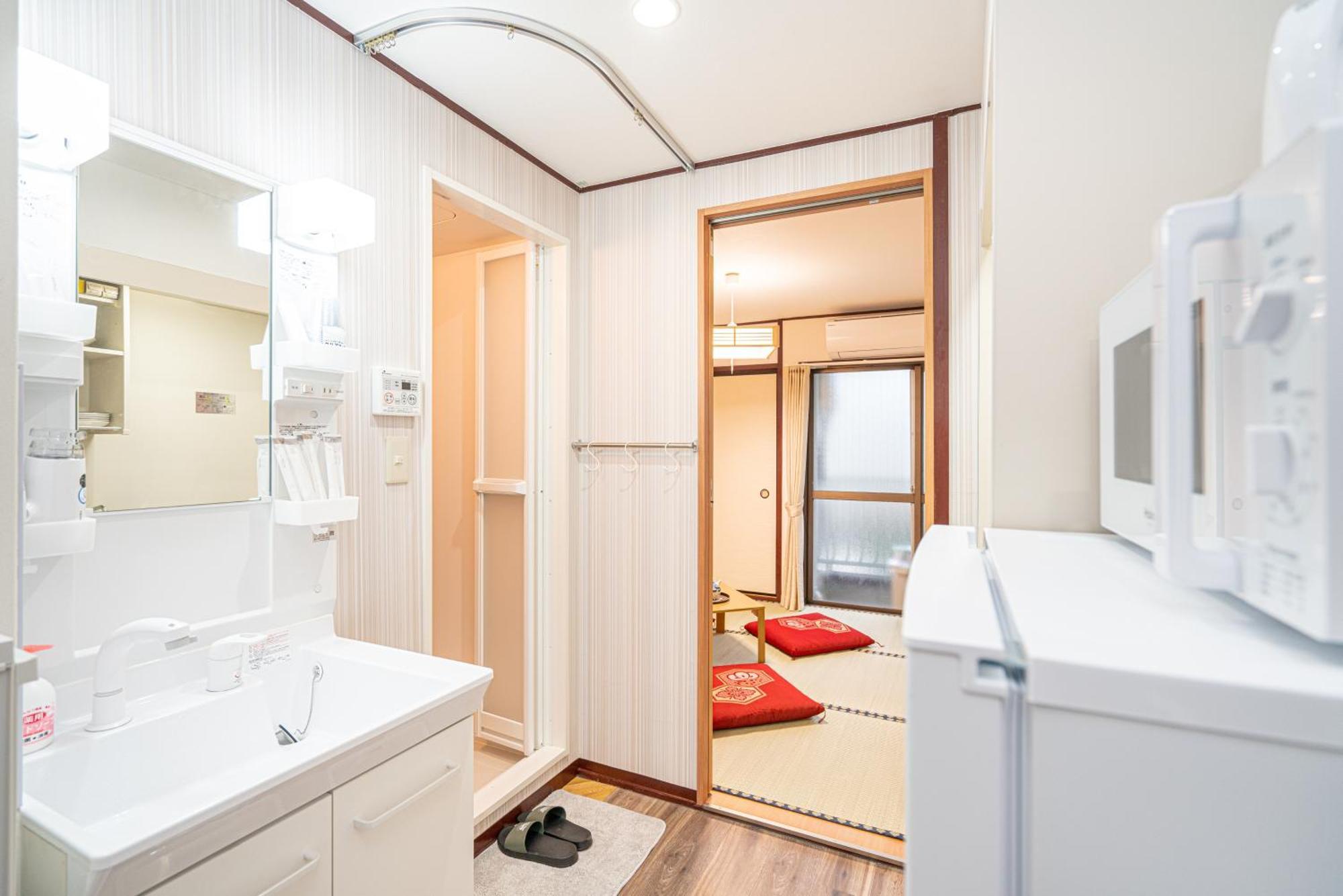 Shinjuku Convenience Hub: Steps From Shinokubo Station Apartment Tokyo