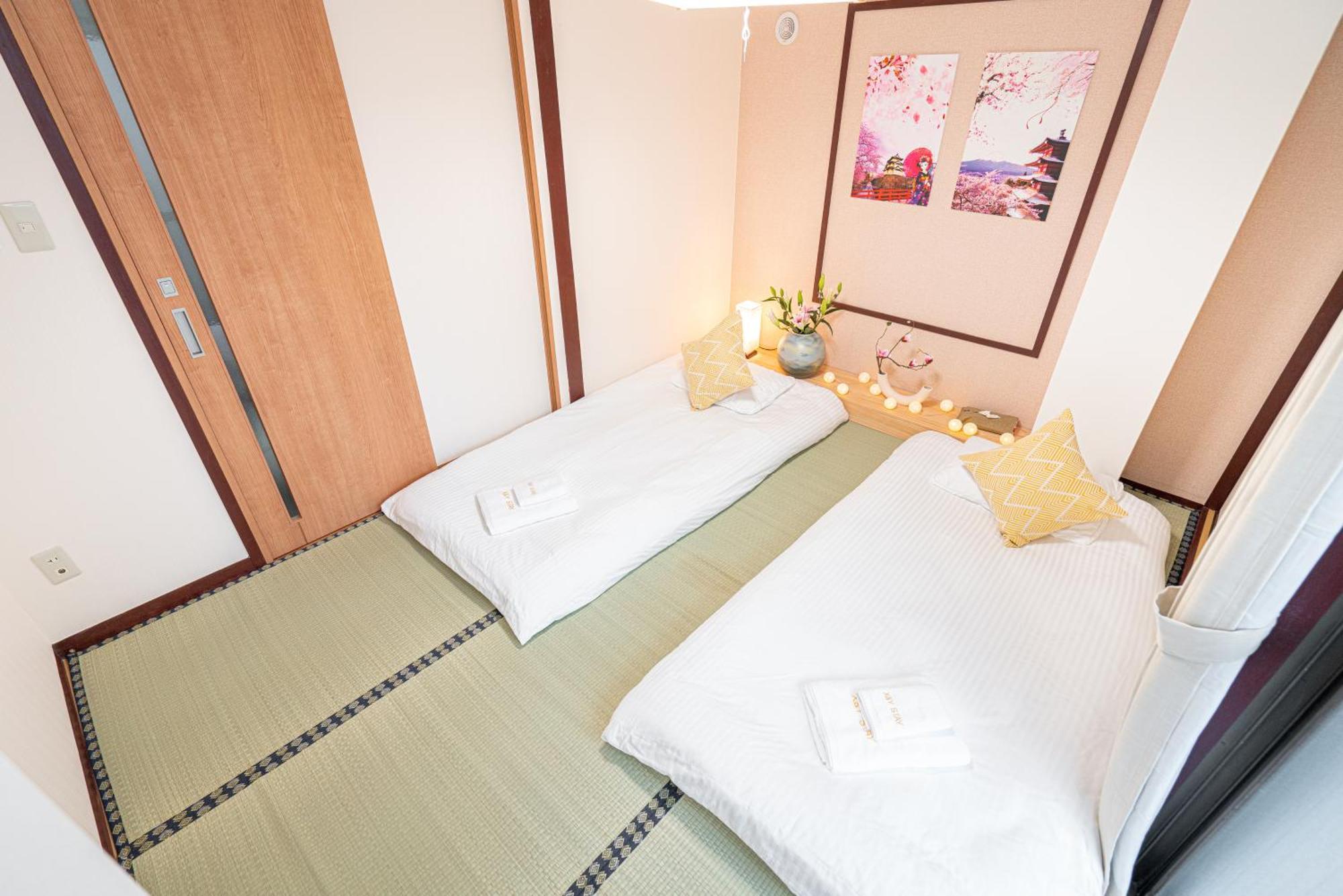 Shinjuku Convenience Hub: Steps From Shinokubo Station Apartment *
