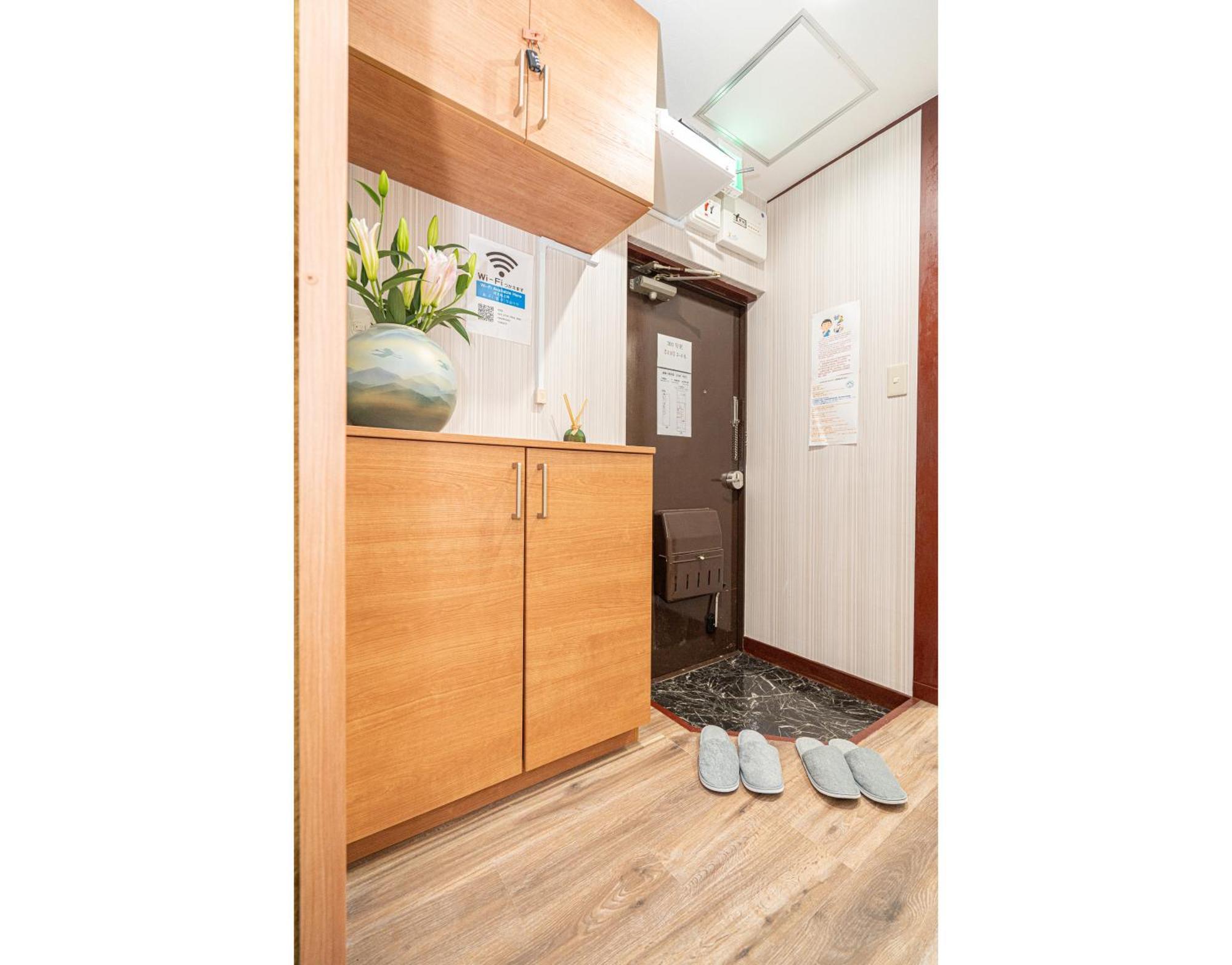 Shinjuku Convenience Hub: Steps From Shinokubo Station * Tokyo