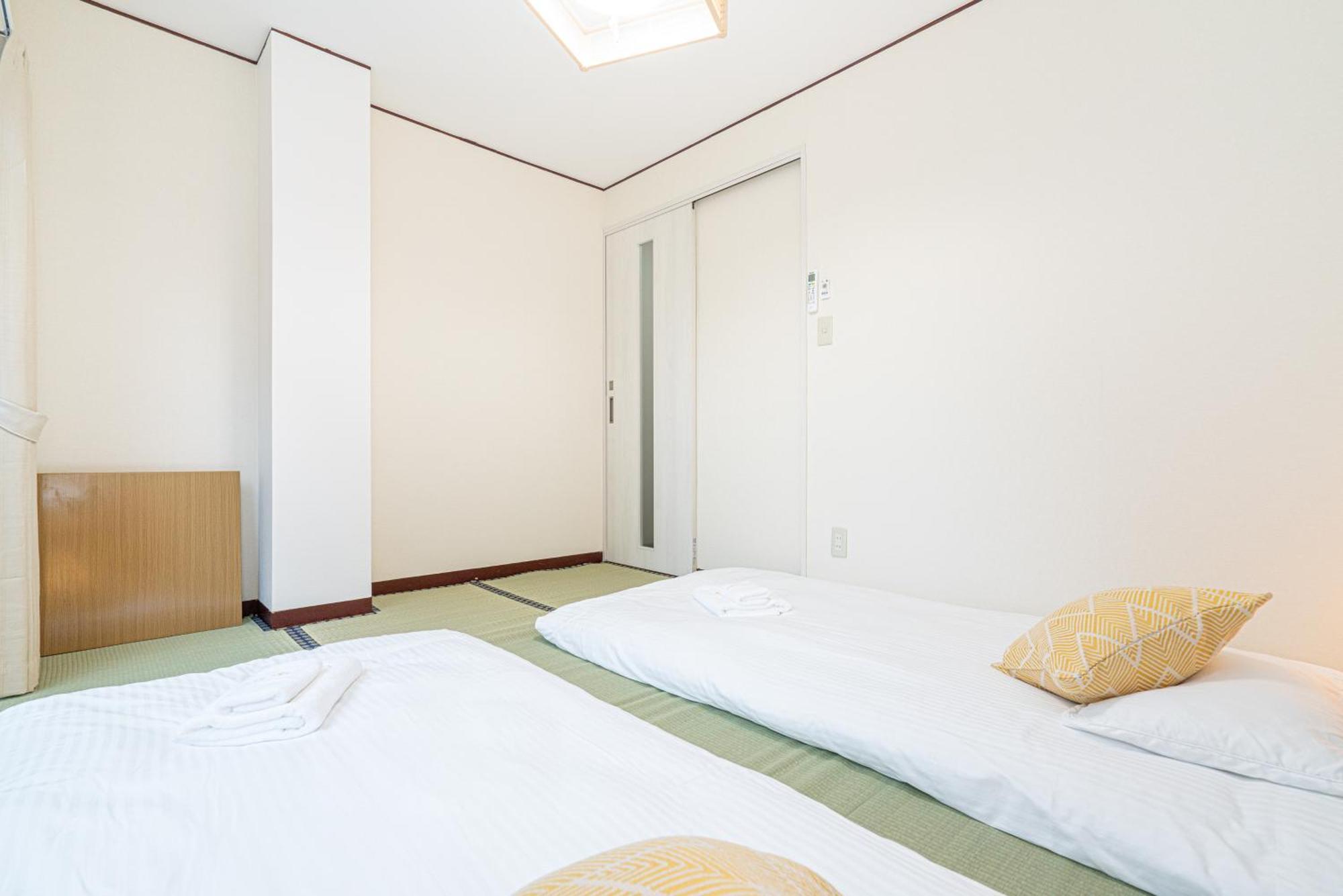 Shinjuku Convenience Hub: Steps From Shinokubo Station Apartment