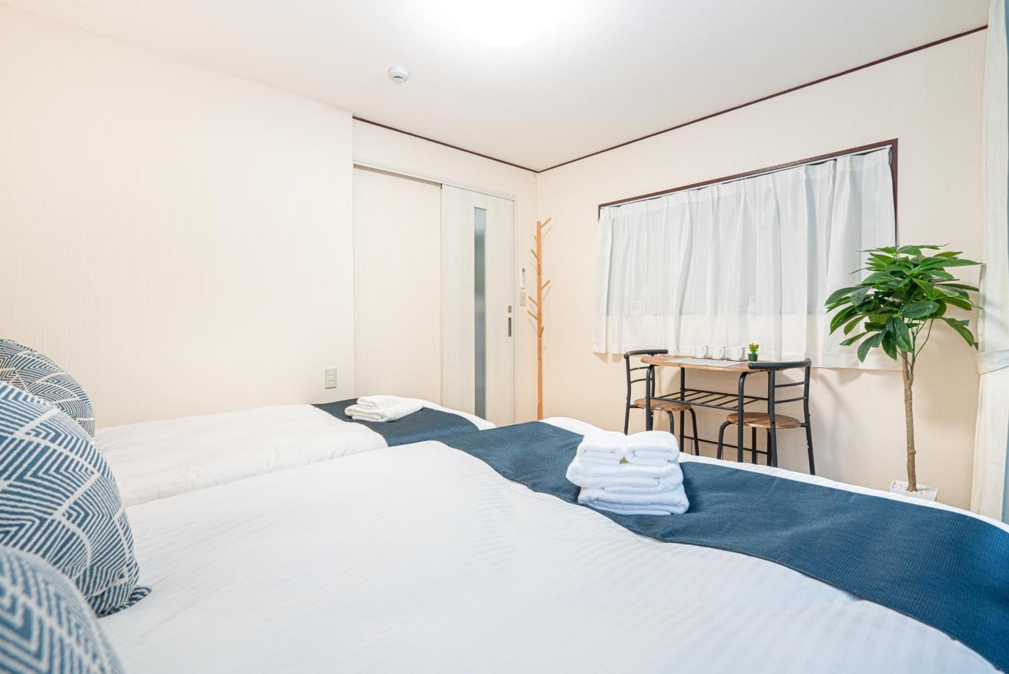 Shinjuku Convenience Hub: Steps From Shinokubo Station *