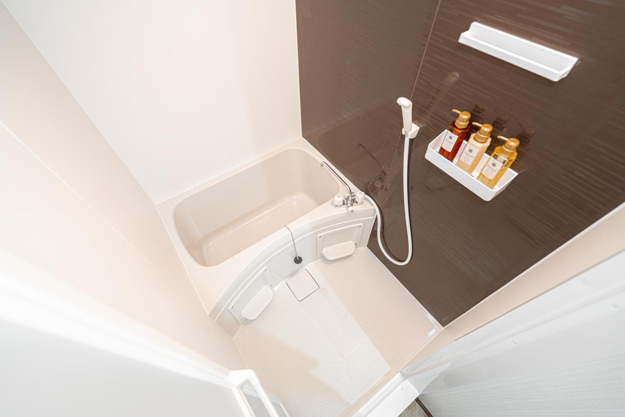 Shinjuku Convenience Hub: Steps From Shinokubo Station Apartment *